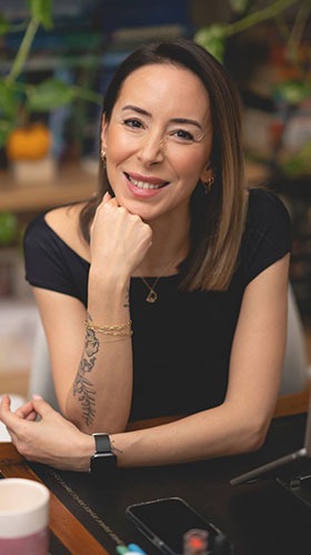 Deniz Bağan - Mindfulness ve Meditasyon Öğretmeni, Kalbin Dinlensin Kurucusu, Meditopia Lider İçerik Yaratıcısı, Keynote Konuşmacı
